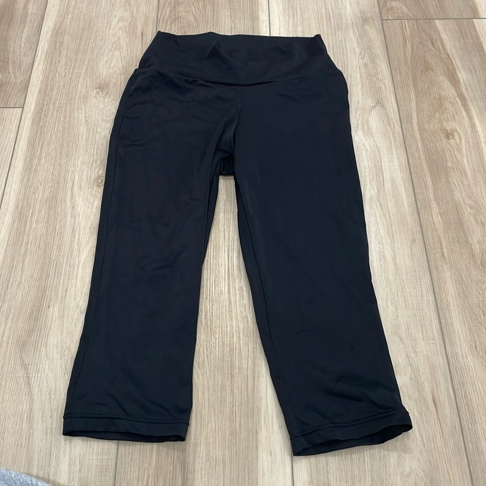 Weissman capri leggings (21”). Size adult small. 82% Nylon, 18% spandex